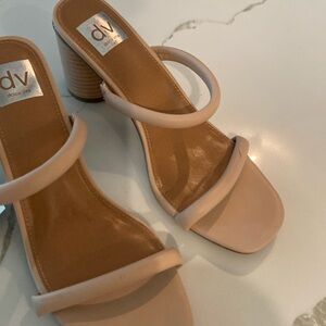 NWT DV by Dolce Vita Merrick Block Sandals - size 8.5 TAN